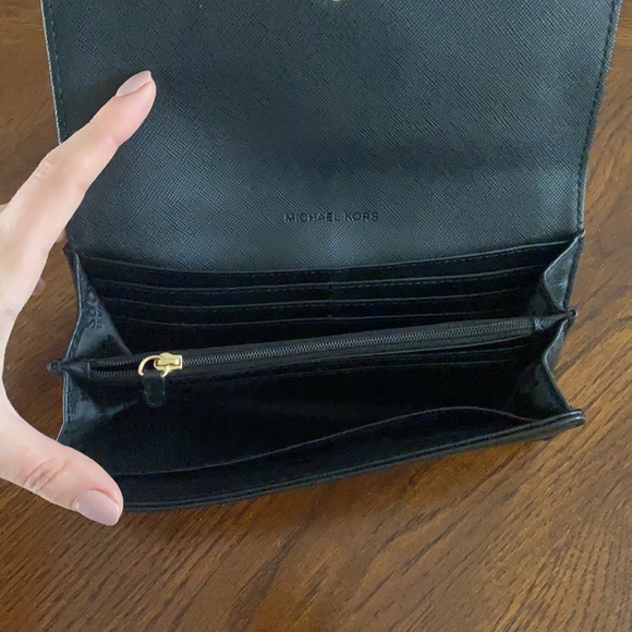 Authentic Michael Kors Wallet - Picture 3 of 3